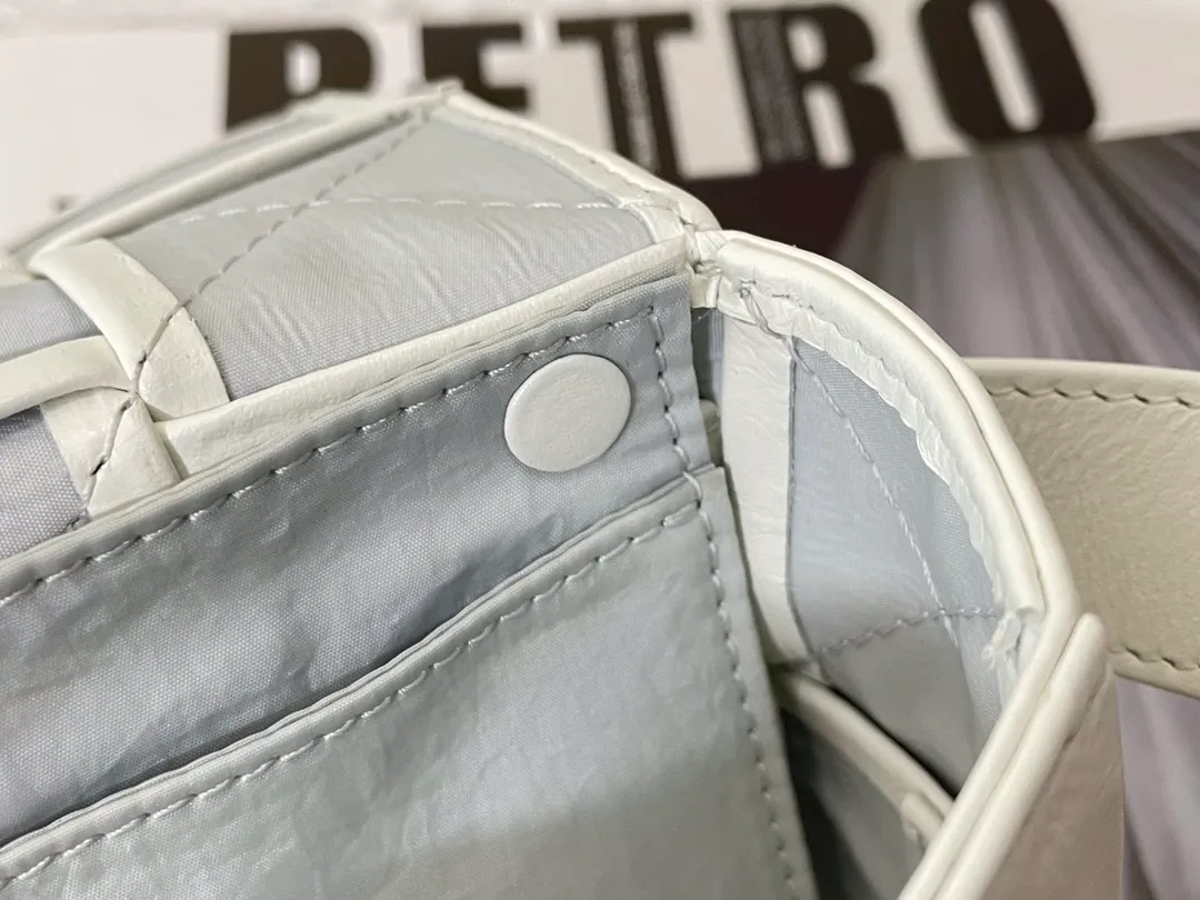 #𝐓𝐇𝐄 𝐁𝐄𝐋𝐓 𝐂𝐀𝐒𝐒𝐄𝐓𝐓𝐄 Checkered waist bag cassette has an updated version🆕The waxed cowhide material is very light and shiny, has a cool feeling, and has the same high-end touch as always. ⚠️The second-generation upgraded version has a long strap of 136cm, tall people can also wear it cross-body at will It is also suitable for boys. It is suitable for couples. It can be used as a handbag, waist bag, crossbody or shoulder bag. It’s small and exquisite, but packs a punch: 💄lipstick 🕶️sunglasses, etc.⋯pack it all! It continues the square shape of the cassette bag and does not deform after loading. It has a very concave shape! Model; 6815# S18.5x5x9.5